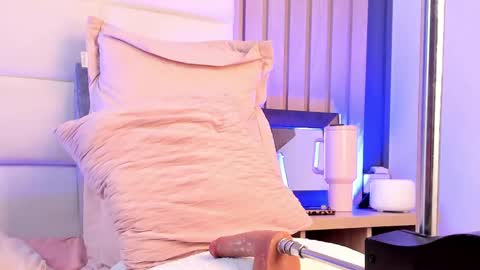Mia online show from May 14, 9:42 pm