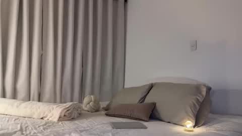 Mia online show from May 26, 11:37 pm