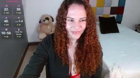 miavellvett online show from October 13, 6:54 pm