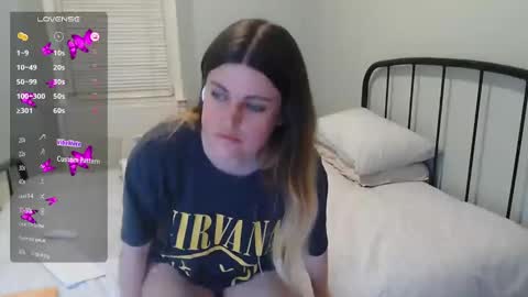 Snapshot of miawallace__ chatting on February 24, 9:09 pm Mia online show from February 24, 9:09 pm