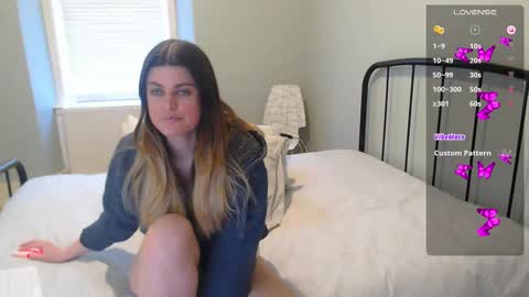 Snapshot of miawallace__ chatting on February 26, 2:38 pm Mia online show from February 26, 2:38 pm