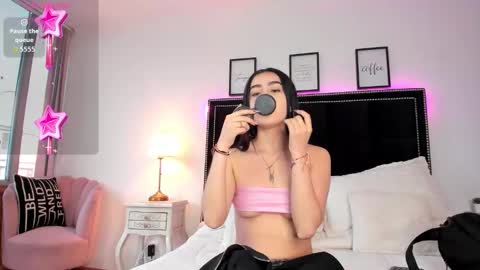 michel_owens online show from March 25, 12:19 pm