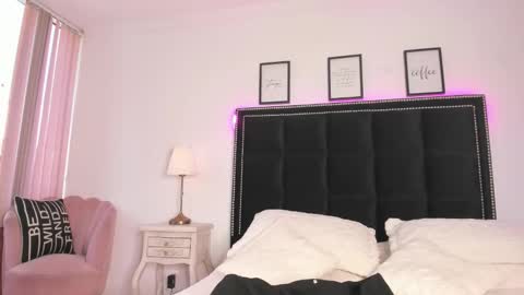 michel_owens online show from March 20, 3:06 pm