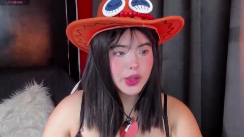 Snapshot of michell_petty01 chatting on January 3, 2:19 pm michell_petty01 online show from January 3, 2:19 pm