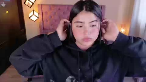 Snapshot of michell_petty01 chatting on September 15, 1:52 pm michell_petty01 online show from September 15, 1:52 pm