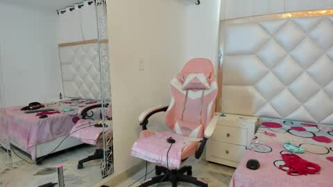 michelleblair1 online show from May 18, 3:29 pm