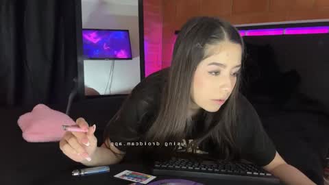 michellepetitte online show from December 17, 4:27 am