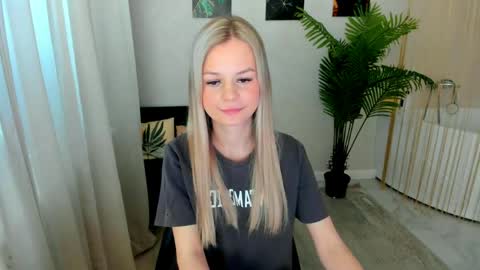 midnighteaura online show from May 6, 12:31 pm
