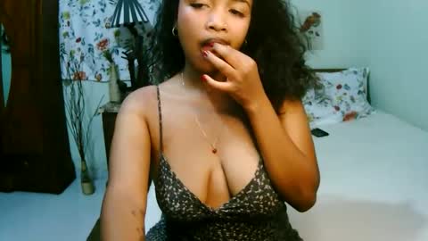 miel_07 online show from May 16, 12:15 pm