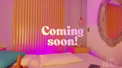 Mia online show from May 11, 1:35 pm