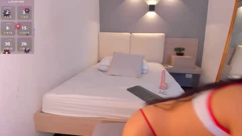 Mia online show from November 30, 3:38 pm