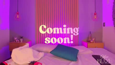 Mia online show from May 25, 12:59 pm