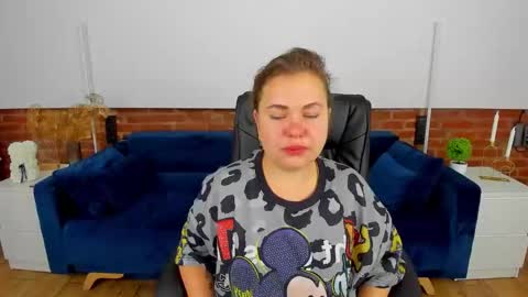 Mia online show from September 23, 6:33 am