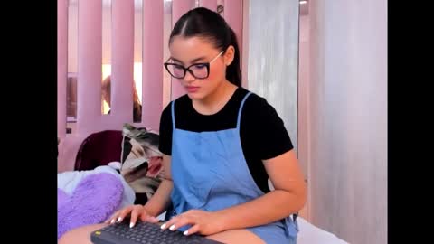 Mia  online show from October 11, 10:53 am