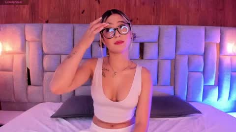 Mia  online show from May 14, 12:00 pm