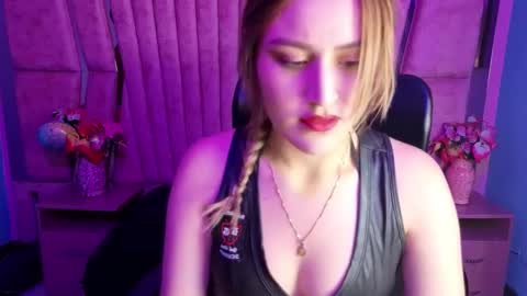 MiaScarlet online show from September 11, 9:15 pm