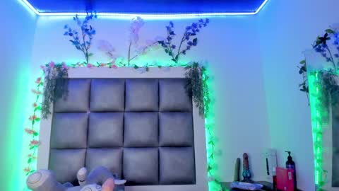 Mia online show from May 26, 4:12 am