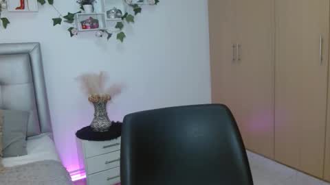 miiaa_k online show from May 8, 10:29 am