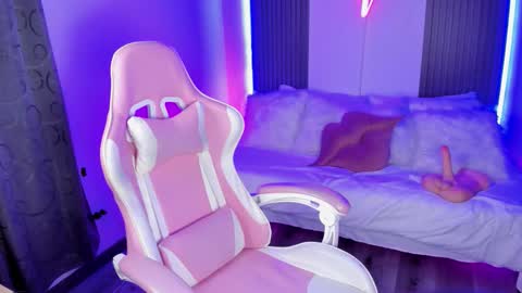 Miah Room  online show from September 24, 6:12 am