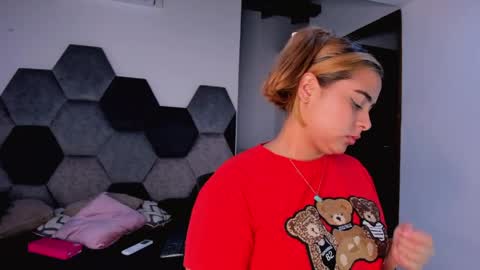 Mikaela blondie bigass online show from April 30, 11:08 pm