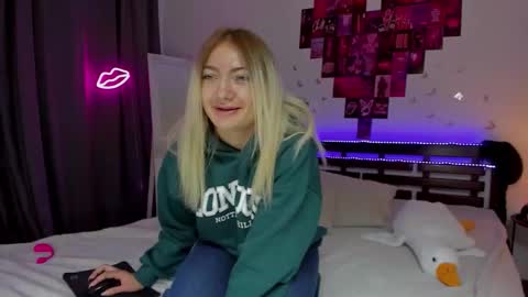 MikkiShows online show from September 25, 7:01 pm