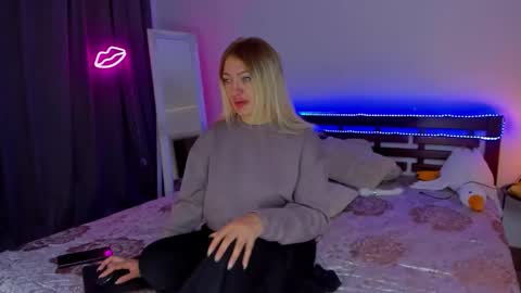 MikkiShows online show from September 19, 9:14 pm