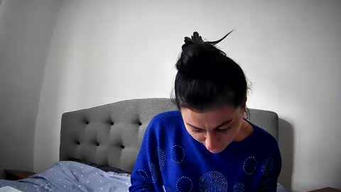 Snapshot of mikyloveu chatting on February 6, 12:48 pm Mikyloveu online show from February 6, 12:48 pm