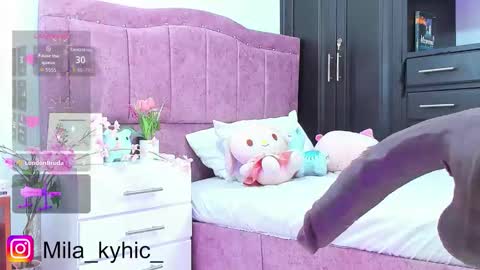 mila_kyhic_ online show from September 27, 1:35 am