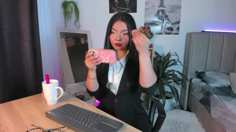 Mila online show from May 19, 10:55 am