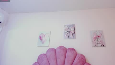 mila online show from May 25, 11:42 am