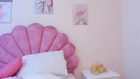 mila online show from April 30, 5:40 pm
