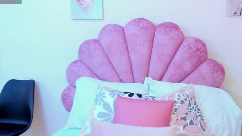 mila online show from May 6, 10:41 am