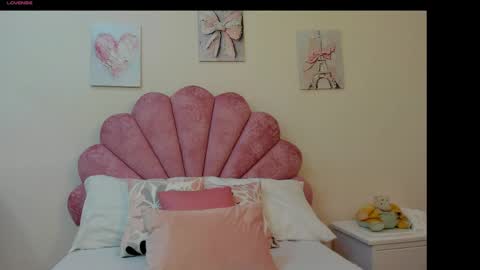 mila online show from May 28, 11:08 am