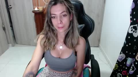 milacoxx8819 online show from February 3, 10:43 pm