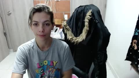 milacoxx8819 online show from February 12, 12:27 am