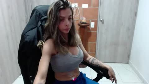 milacoxx8819 online show from March 7, 1:31 am