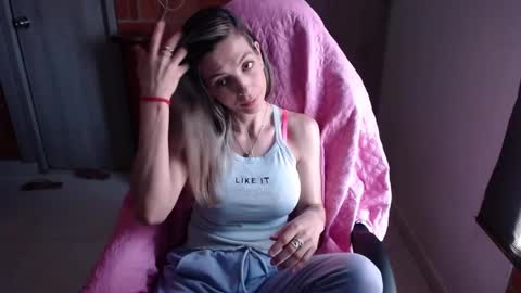milacoxx8819 online show from January 27, 5:48 pm