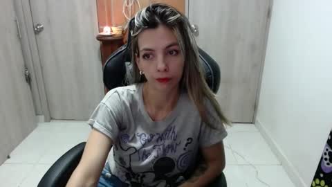 milacoxx8819 online show from February 9, 2:17 am