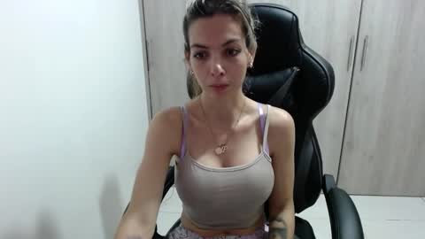 milacoxx8819 online show from February 16, 3:37 am