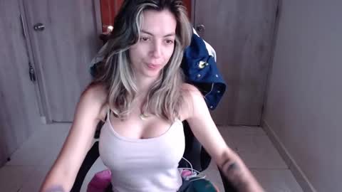 milacoxx8819 online show from February 8, 2:49 pm