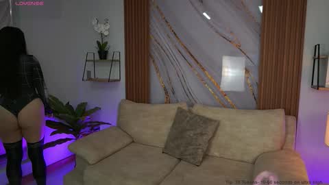 milacrave online show from September 30, 11:49 am