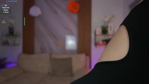 milacrave online show from October 21, 11:36 am