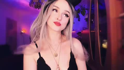 Snapshot of miladyjolie chatting on March 4, 1:34 am MiladyJolie online show from March 4, 1:34 am