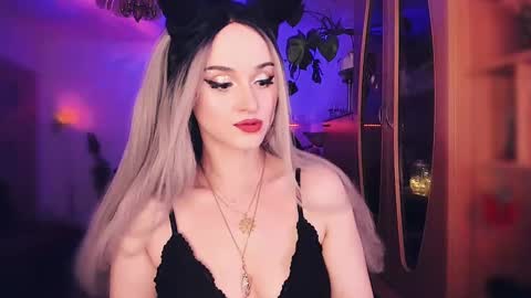 Snapshot of miladyjolie chatting on March 6, 3:35 am MiladyJolie online show from March 6, 3:35 am