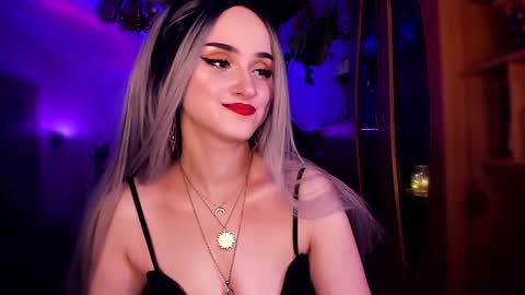Snapshot of miladyjolie chatting on February 6, 1:05 am MiladyJolie online show from February 6, 1:05 am