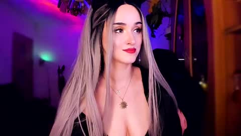 Snapshot of miladyjolie chatting on January 11, 4:06 am MiladyJolie online show from January 11, 4:06 am