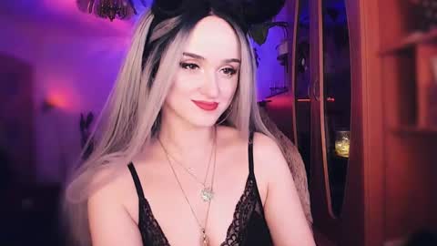 Snapshot of miladyjolie chatting on March 1, 12:50 am MiladyJolie online show from March 1, 12:50 am