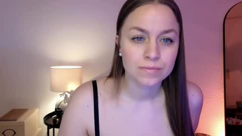 Mila Fleur online show from February 26, 9:01 am