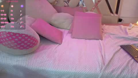 milah_tay online show from May 13, 4:24 pm