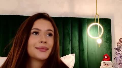 milaleoneli online show from December 2, 4:31 pm